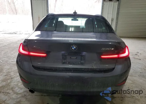 2021 BMW 330Xe z USA, uszkodzony, nr VIN 3MW5P9J08M8B94760